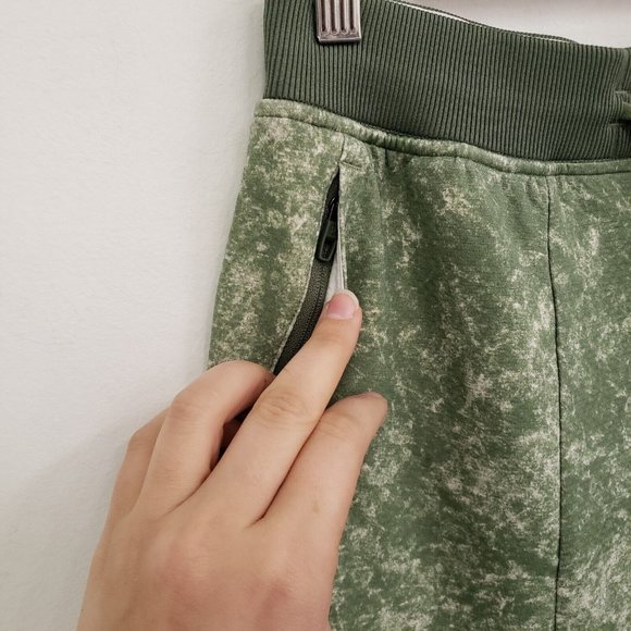 Lululemon Mens ABC Joggers Size M Warpstreme Pants Green Print Tapered Pockets - Picture 3 of 13